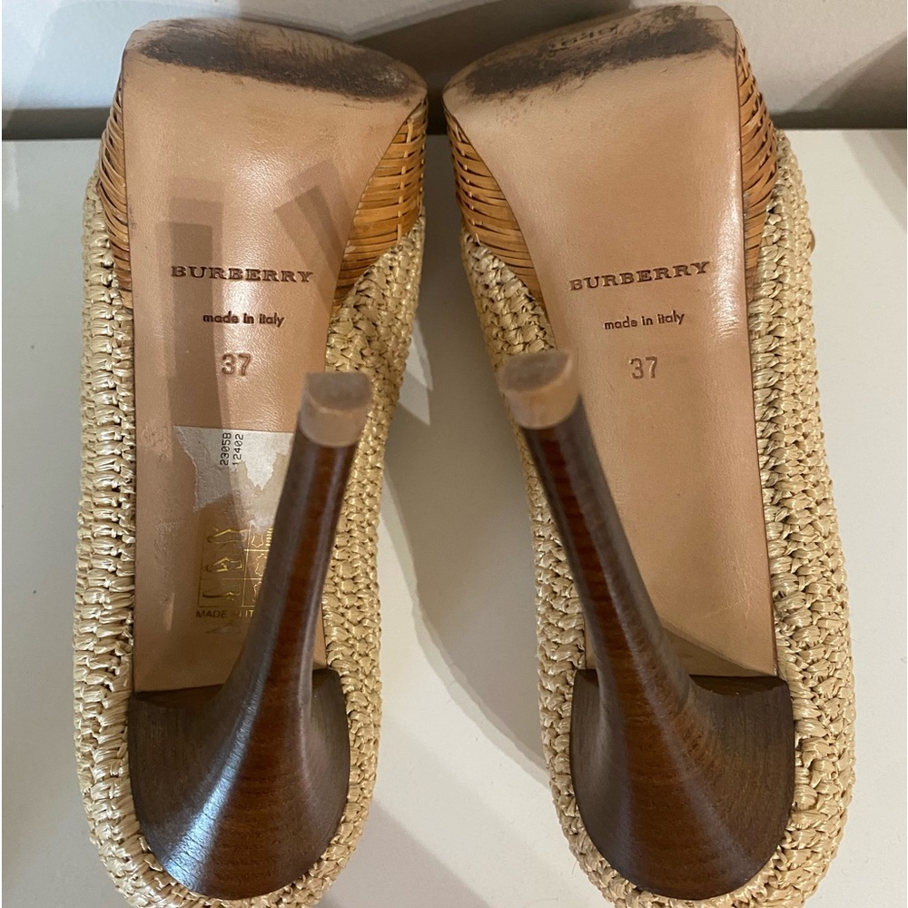 Burberry Peep Toe - Picture 2 of 3